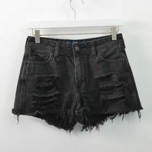 size 26 (or 3) Hollister High-Rise Boyfriend Short
